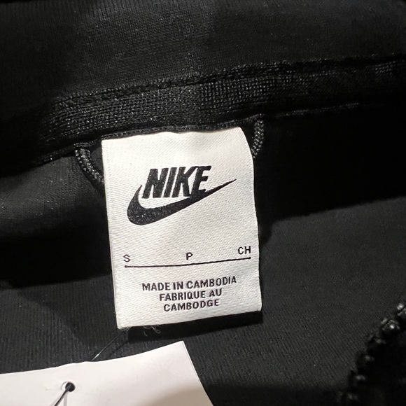 Nike x Liverpool Football Club, Tech Fleece, DN3085 010, Black & Red - Picture 15 of 16